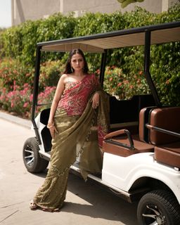 Sargun Mehta feet photo thumbnail