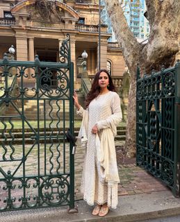 Sargun Mehta feet photo thumbnail
