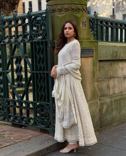 Sargun Mehta feet photo thumbnail