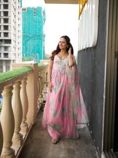 Sargun Mehta feet photo thumbnail