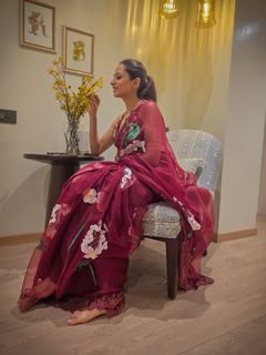 Sargun Mehta feet photo thumbnail