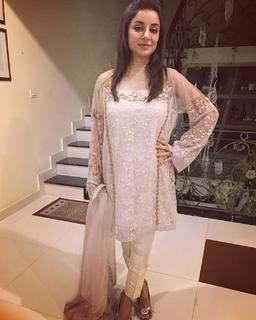 Sarwat Gilani feet photo 13