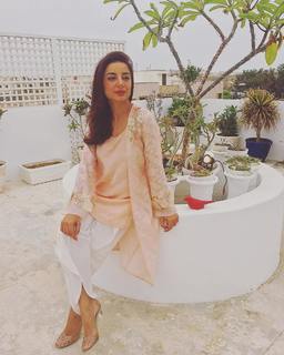 Sarwat Gilani feet photo 4