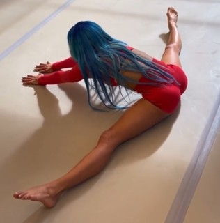 Sasha Banks feet photo thumbnail