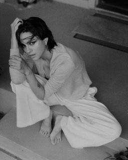 Sasha Calle feet photo thumbnail