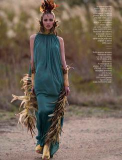 Sasha Luss feet photo thumbnail