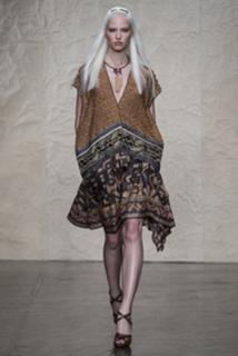 Sasha Luss feet photo thumbnail