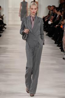 Sasha Luss feet photo thumbnail