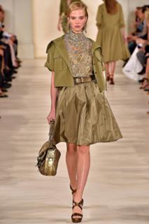 Sasha Luss feet photo thumbnail