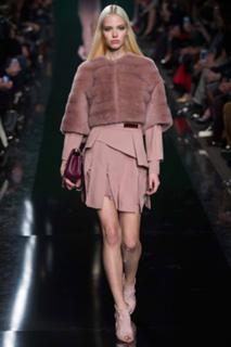 Sasha Luss feet photo thumbnail