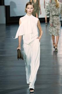 Sasha Luss feet photo thumbnail