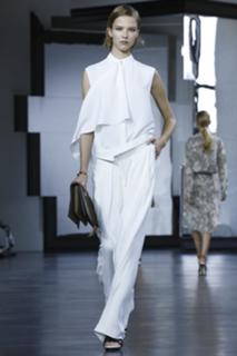 Sasha Luss feet photo thumbnail