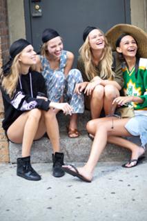 Sasha Luss feet photo thumbnail