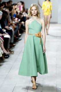 Sasha Luss feet photo thumbnail