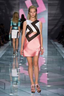 Sasha Luss feet photo thumbnail