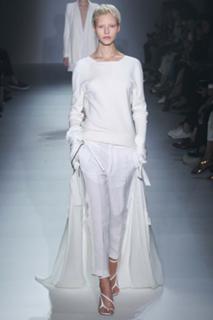 Sasha Luss feet photo thumbnail