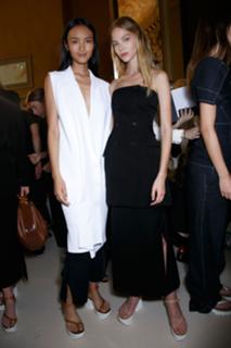 Sasha Luss feet photo thumbnail