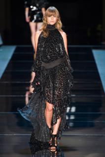 Sasha Luss feet photo thumbnail