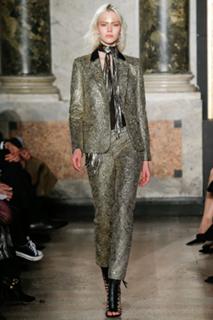 Sasha Luss feet photo thumbnail