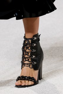 Sasha Luss feet photo thumbnail