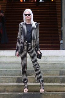 Sasha Luss feet photo thumbnail