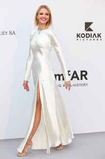 Sasha Luss feet photo thumbnail