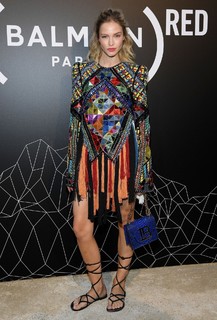 Sasha Luss feet photo thumbnail