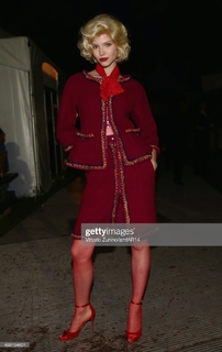 Sasha Luss feet photo thumbnail