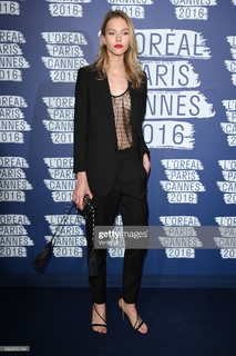 Sasha Luss feet photo thumbnail