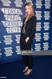 Sasha Luss feet photo thumbnail