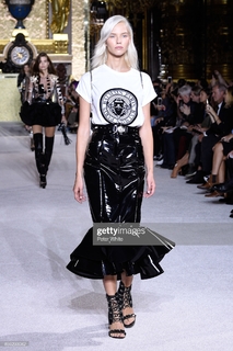 Sasha Luss feet photo thumbnail