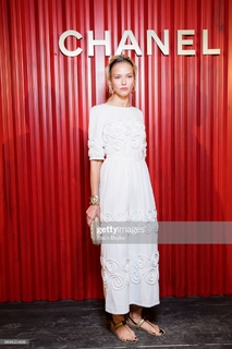 Sasha Luss feet photo thumbnail