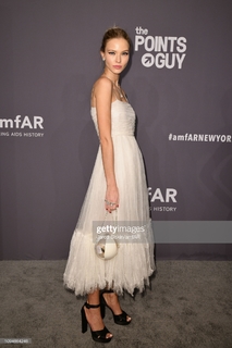 Sasha Luss feet photo thumbnail