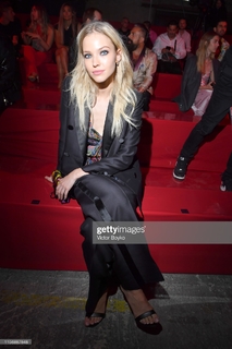 Sasha Luss feet photo thumbnail