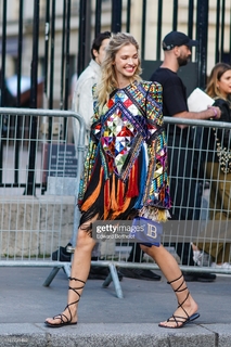 Sasha Luss feet photo thumbnail