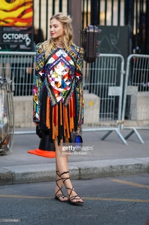 Sasha Luss feet photo thumbnail