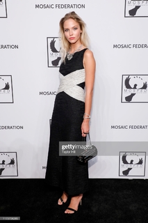 Sasha Luss feet photo thumbnail