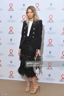 Sasha Luss feet photo thumbnail