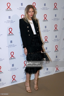 Sasha Luss feet photo thumbnail