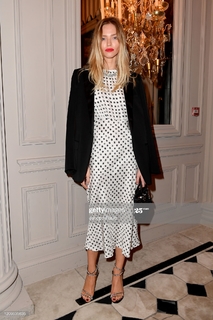 Sasha Luss feet photo thumbnail