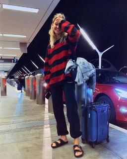 Sasha Luss feet photo thumbnail