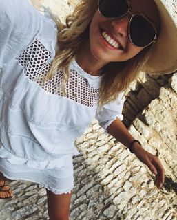 Sasha Luss feet photo thumbnail