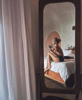 Sasha Luss feet photo thumbnail