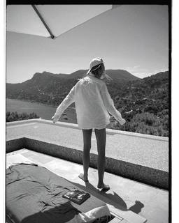 Sasha Luss feet photo thumbnail