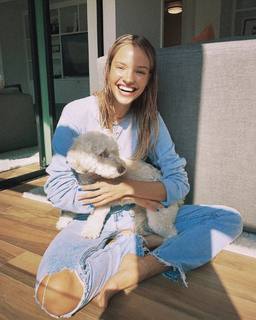 Sasha Luss feet photo thumbnail