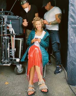 Sasha Luss feet photo thumbnail