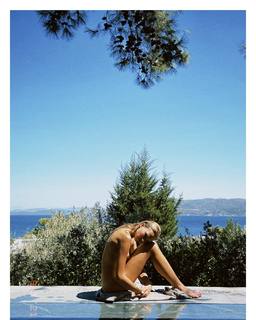 Sasha Luss feet photo thumbnail