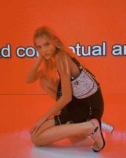 Sasha Luss feet photo thumbnail