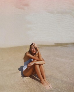 Sasha Luss feet photo thumbnail