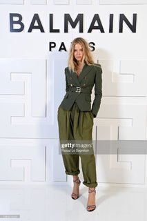 Sasha Luss feet photo thumbnail